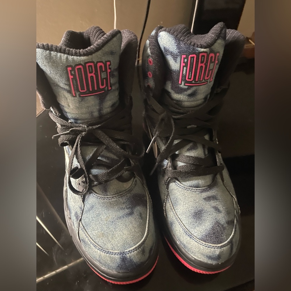 Force1 High-Top Nike Sneakers - Black and Pink